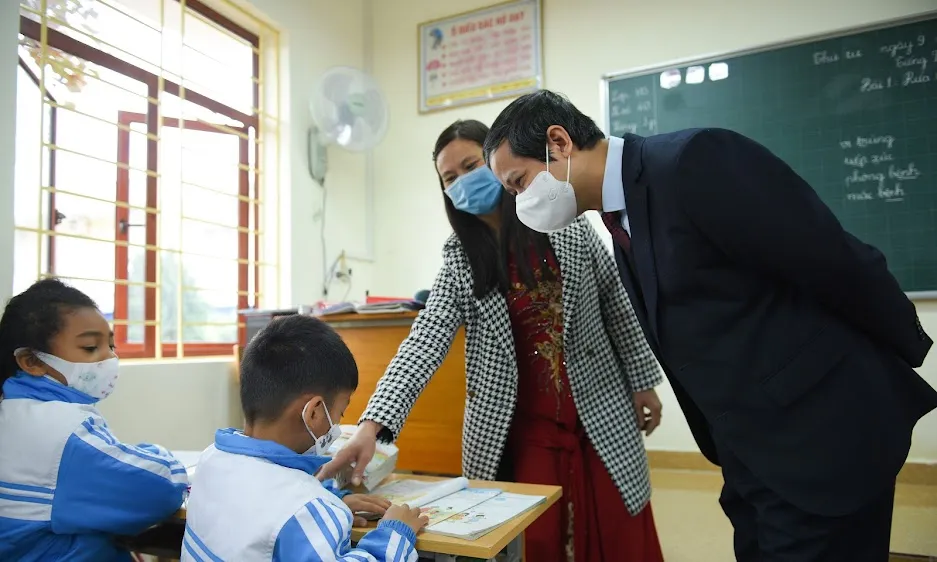 Học sinh đến trường học một buổi hay bán trú về mặt phòng dịch là không khác nhau nhiều