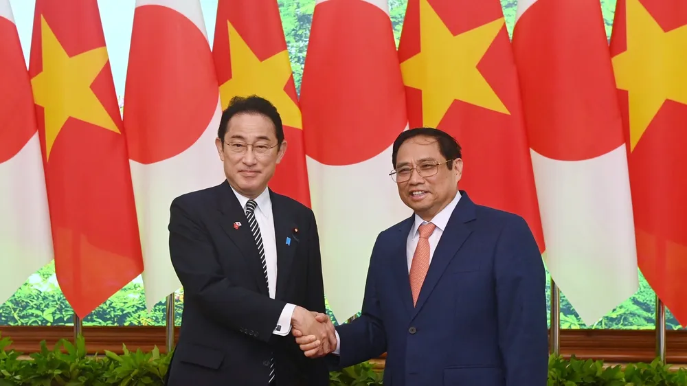 Thủ tướng Phạm Minh Chính và Thủ tướng Nhật Bản Kishida Fumio. Ảnh: VIẾT CHUNG