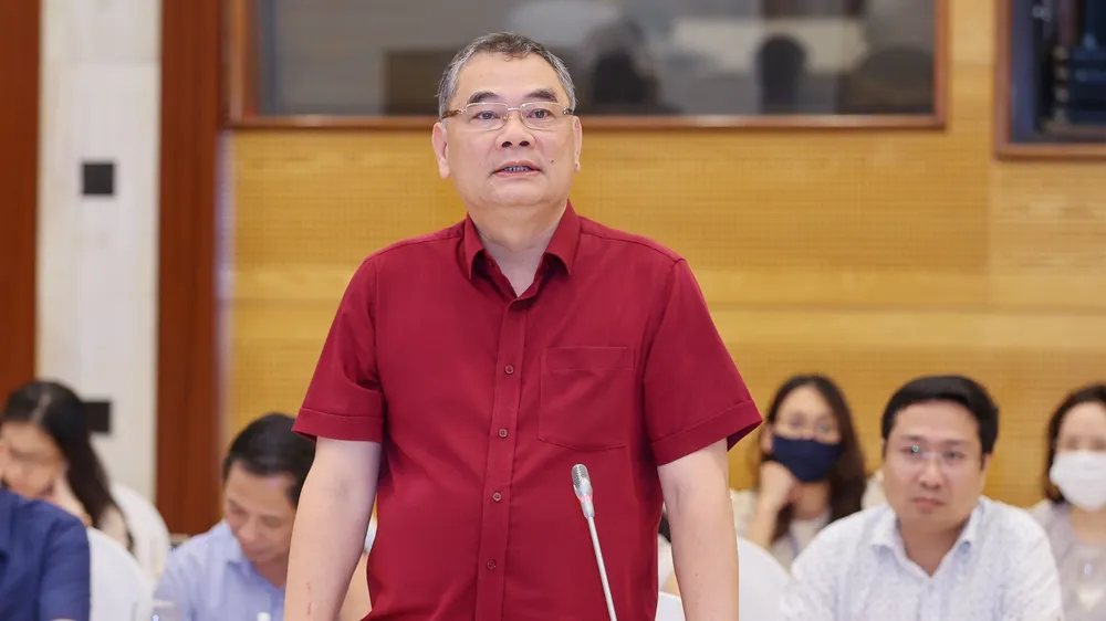 Trung tướng Tô Ân Xô trả lời báo chí. Ảnh: VIẾT CHUNG