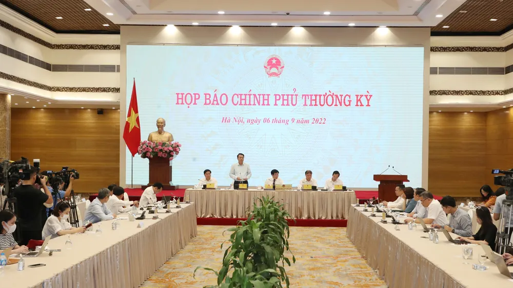 Họp báo Chính phủ thường kỳ tối 6-9. Ảnh: QUANG PHÚC