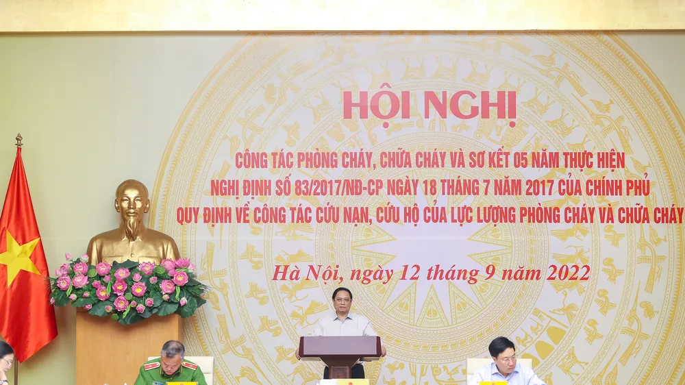Thủ tướng Phạm Minh Chính chủ trì và phát biểu tại hội nghị về công tác phòng cháy, chữa cháy. Ảnh: VIẾT CHUNG