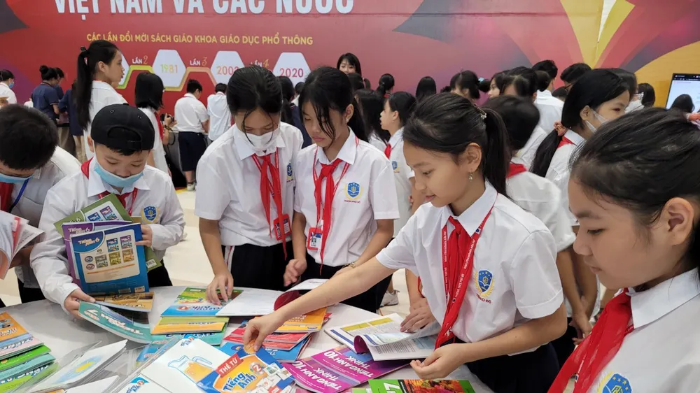 Bộ GD-ĐT: Sẽ bảo đảm sách giáo khoa tinh giản tối đa kênh chữ, kênh hình