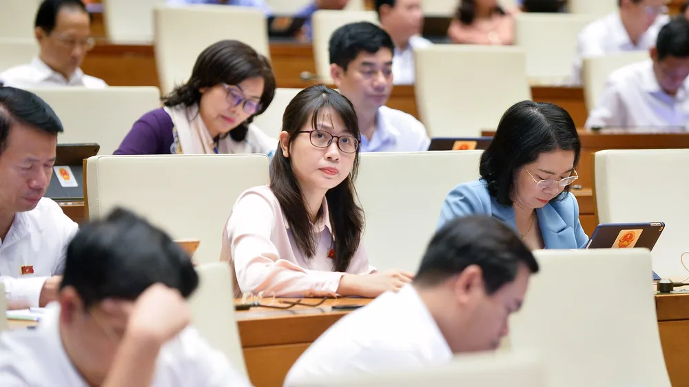 Quốc hội họp chiều 25-10. Ảnh: QUANG PHÚC