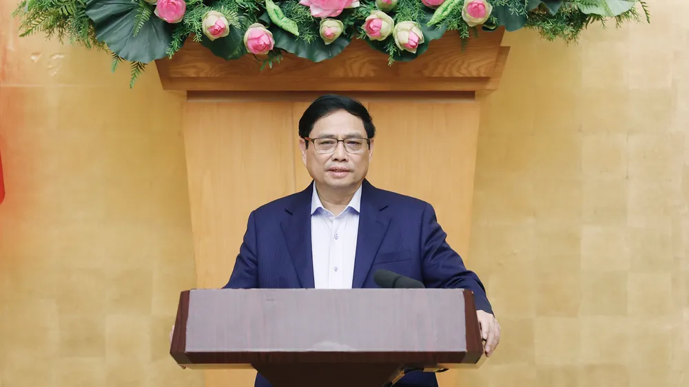 Khắc phục triệt để tình trạng thiếu xăng dầu, thuốc, vật tư y tế, thúc đẩy tiêm chủng