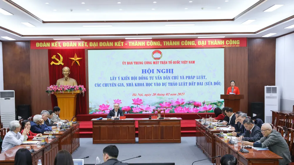 Ủy ban Trung ương MTTQ Việt Nam tổ chức lấy kiến chuyên gia về dự thảo Luật Đất đai (sửa đổi). Ảnh: VIẾT CHUNG