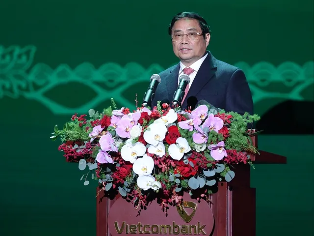 Thủ tướng đề nghị Vietcombank từng bước vươn tầm khu vực và thế giới