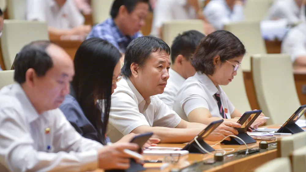 Các đại biểu dự phiên thảo luận chiều 23-6