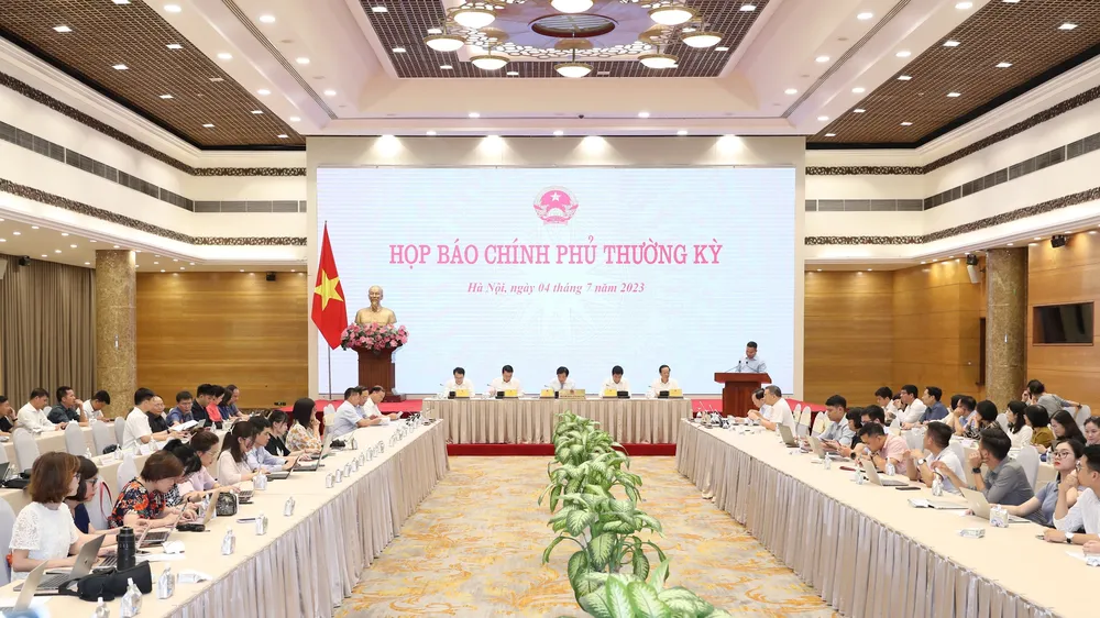 Họp báo Chính phủ thường kỳ chiều 4-7. Ảnh QUANG PHÚC