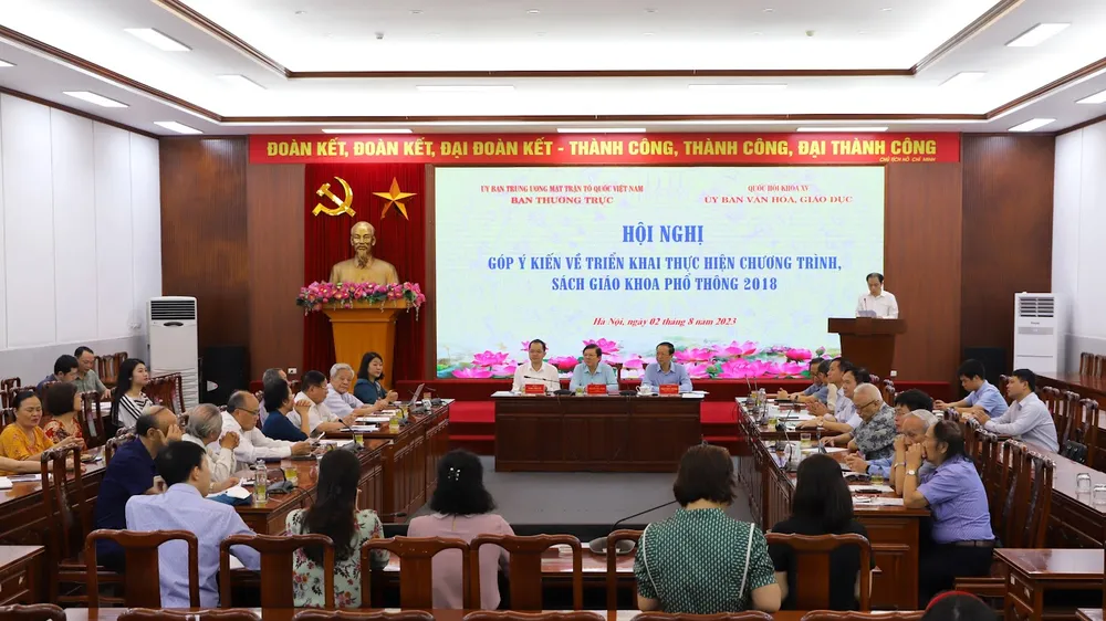 Hội nghị góp ý về triển khai thực hiện chương trình, sách giáo khoa 