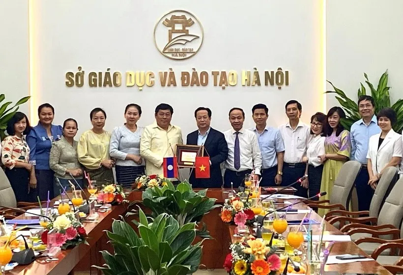 Tăng cường hợp tác giáo dục giữa hai Thủ đô Hà Nội và Viêng Chăn