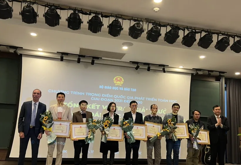 Trao thưởng cho các tác giả có công trình Toán học xuất sắc năm 2023 