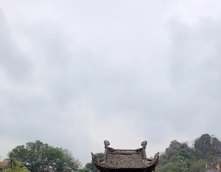 Chùa Thầy, điểm tham quan du lịch hấp dẫn của thành phố Hà Nội và vùng Đồng bằng sông Hồng. Ảnh: PHAN THẢO