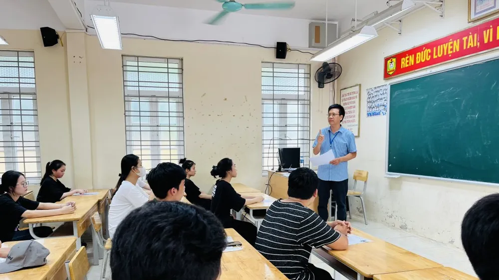 Gần 100.000 học sinh Hà Nội “thi thử” tốt nghiệp THPT theo chương trình mới