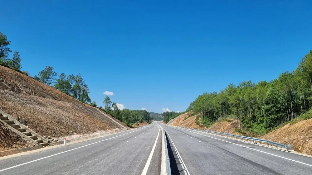 Một số tuyến đường bộ cao tốc mới chỉ có quy mô 2 làn xe