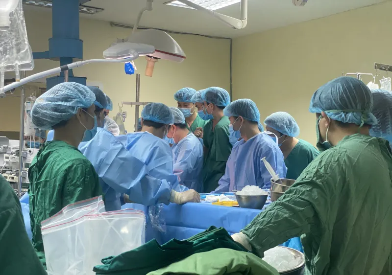 Thủ tướng tri ân gia đình người hiến tạng, khen tập thể y bác sĩ ghép tạng cứu sống 7 người