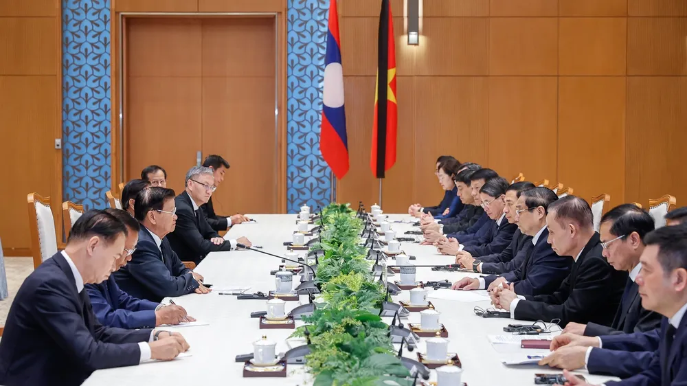 Thủ tướng Phạm Minh Chính tiếp Tổng Bí thư, Chủ tịch nước Lào Thongloun Sisoulith, sáng 26-7. Ảnh: VIẾT CHUNG 