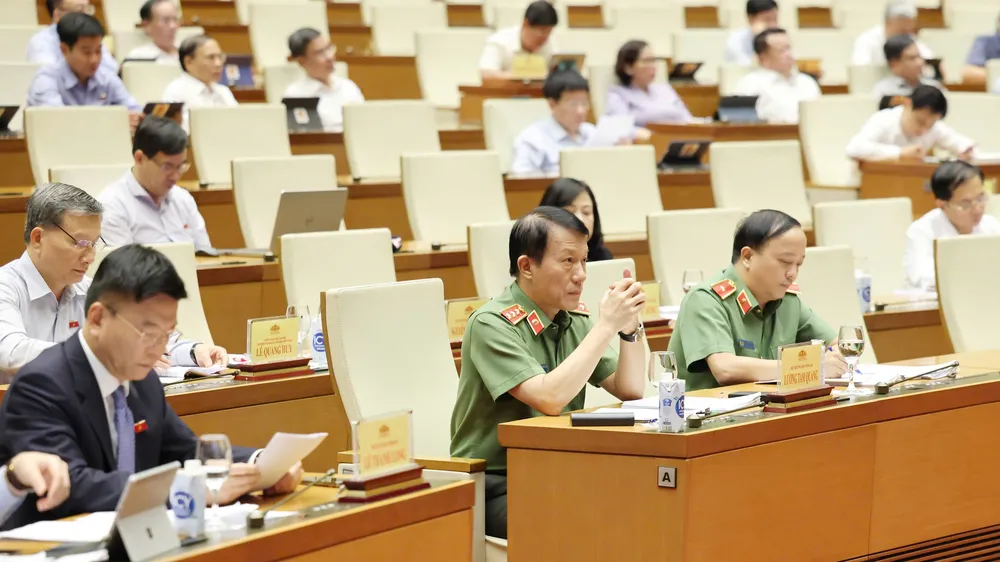 Các đại biểu dự phiên chất vấn chiều 21-8. Ảnh QUANG PHÚC