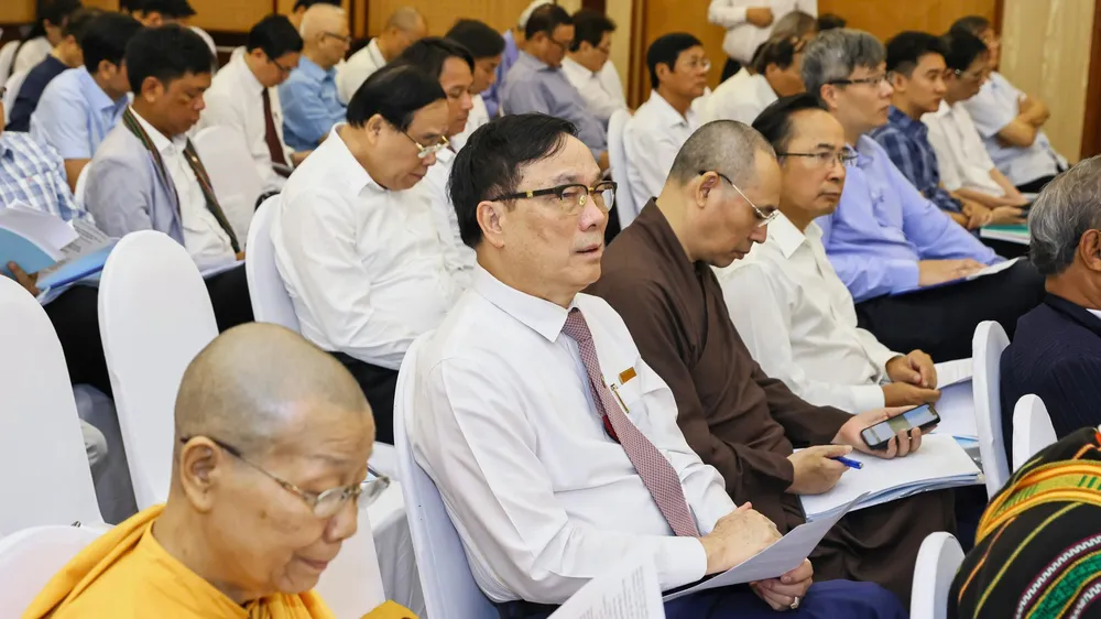 Các đại biểu dự hội nghị mặt trận ngày 5-9