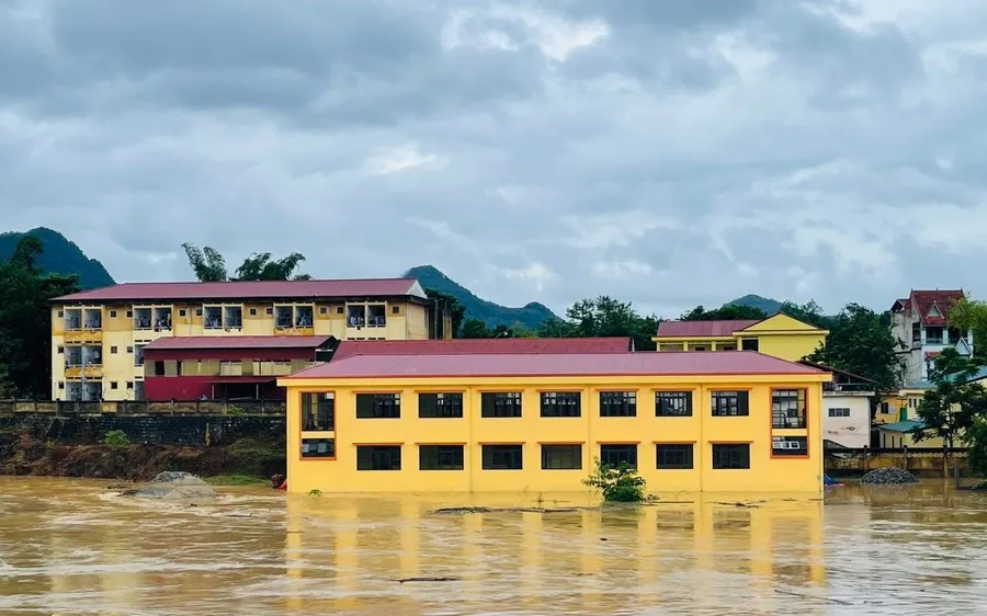 Nhiều nơi ở vùng bão lũ vẫn chưa thể tổ chức dạy học 