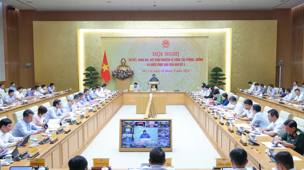 Thủ tướng Phạm Minh Chính chủ trì hội nghị trực tuyến về công tác khắc phục hậu quả bão số 3. Ảnh: VIẾT CHUNG