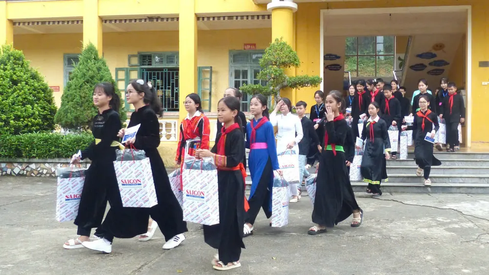 Các em học sinh Trường Phổ thông nội trú THCS-THPT Chiêm Hóa, huyện Chiêm Hóa, tỉnh Tuyên Quang. Ảnh: PHAN THẢO