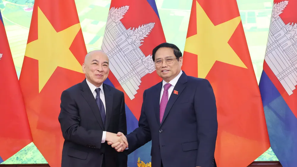 Thủ tướng Phạm Minh Chính tiếp kiến Quốc vương Campuchia Preah Bat Samdech Preah Boromneat Norodom Sihamoni, chiều 28-11. Ảnh: QUANG PHÚC