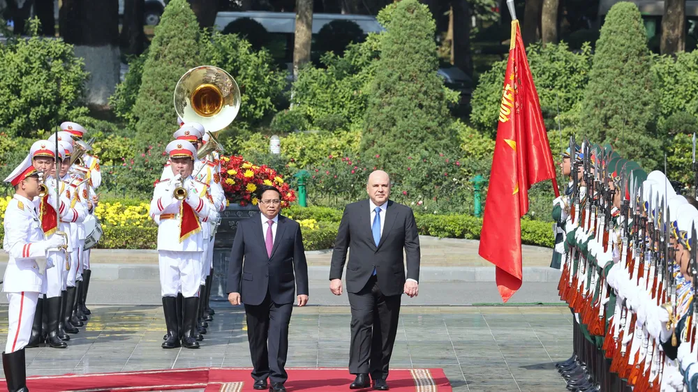 Thủ tướng Phạm Minh Chính chủ trì lễ đón Thủ tướng Nga Mikhail Vladimirovich Mishustin. Ảnh: QUANG PHÚC