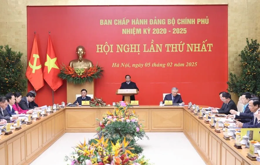 Thủ tướng chủ trì hội nghị lần thứ nhất Ban Chấp hành Đảng bộ Chính phủ nhiệm kỳ 2020-2025. Ảnh: VIẾT CHUNG