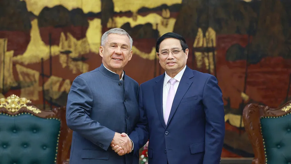 Thủ tướng Phạm Minh Chính tiếp ông Rustam Minnikhanov, người đứng đầu Cộng hòa Tatarstan thuộc Liên bang Nga, chiều 21-3. Ảnh: VIẾT CHUNG