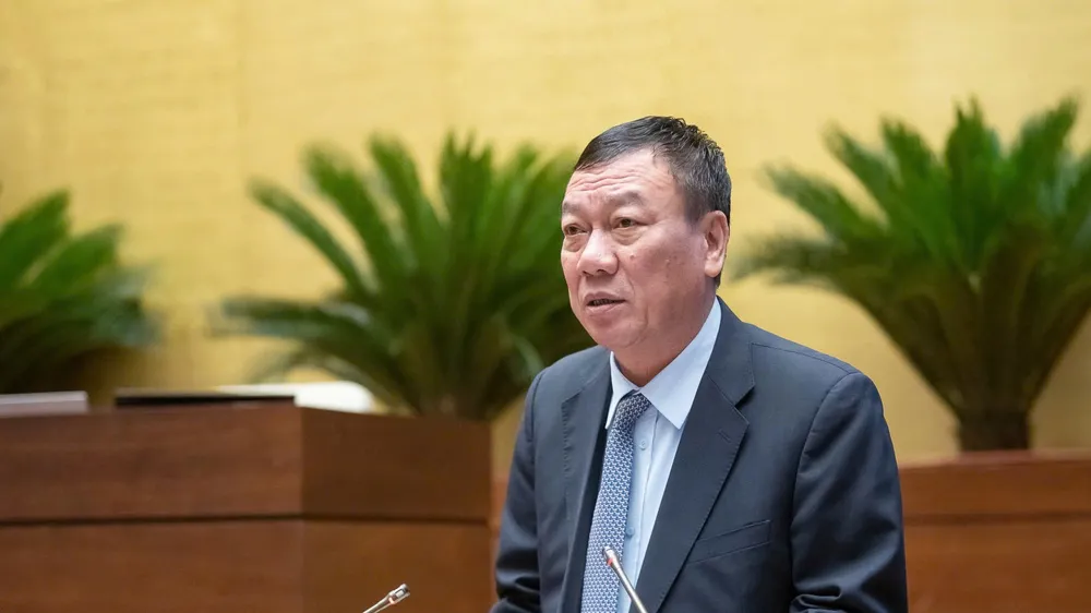 Tổng Thanh tra Chính phủ Đoàn Hồng Phong trình bày tờ trình dự án Luật Thanh tra (sửa đổi), sáng 8-5. Ảnh: VIẾT CHUNG