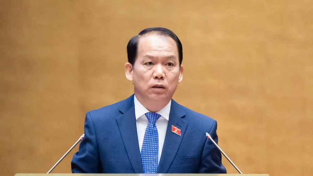 Chủ nhiệm Ủy ban Pháp luật và Tư pháp của Quốc hội Hoàng Thanh Tùng trình bày báo cáo thẩm tra dự án Luật Tương trợ tư pháp về hình sự, sáng 26-5. Ảnh: VIẾT CHUNG