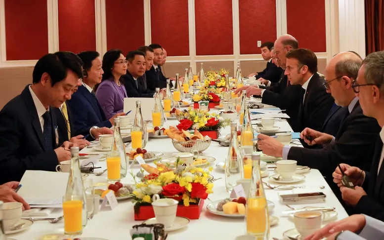 Phó Thủ tướng Trần Hồng Hà dự buổi ăn sáng - làm việc theo lời mời của Tổng thống Pháp Emmanuel Macron