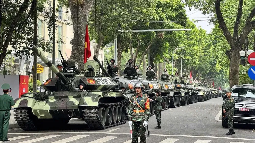 Không khí rộn ràng khắp Thủ đô trước giờ tổng hợp luyện đầu tiên