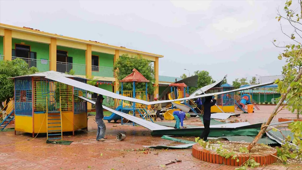 Trường học ở tỉnh Nghệ An khắc phục thiệt hại sau bão số 5