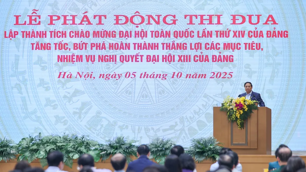 Thủ tướng Chính phủ Phạm Minh Chính, Chủ tịch Hội đồng Thi đua – Khen thưởng Trung ương chủ trì lễ phát động thi đua cao điểm lập thành tích chào mừng Đại hội XIV của Đảng. Ảnh: VIẾT CHUNG