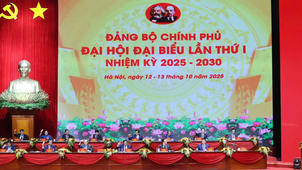 Phiên chính thức Đại hội đại biểu Đảng bộ Chính phủ lần thứ I, nhiệm kỳ 2025-2030 diễn ra ngày 13-10. Ảnh: VIẾT CHUNG