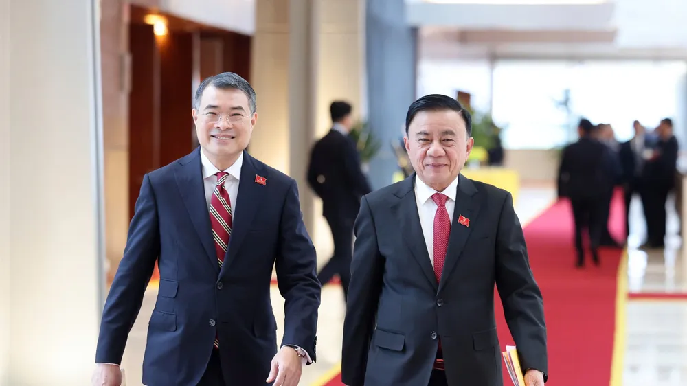 Thường trực Ban Bí thư Trần Cẩm Tú và Trưởng Ban Tổ chức Trung ương Lê Minh Hưng đến tham dự phiên làm việc chiều 22-1. Ảnh QUANG PHÚC