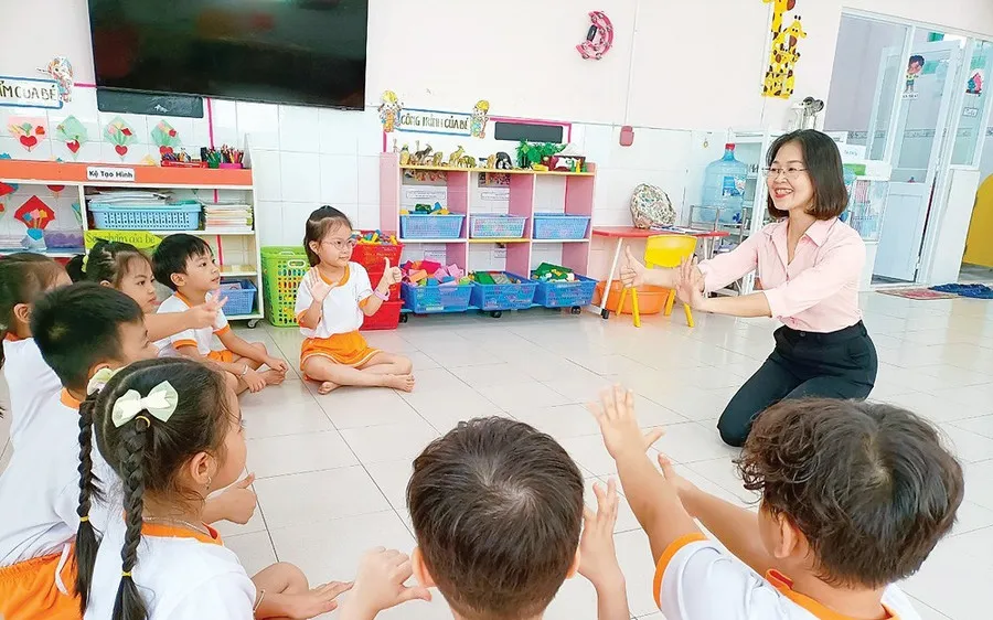 Lần đầu tiên quy định nội dung giảng dạy của giáo viên mầm non