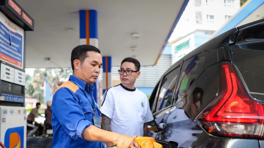 Chính phủ quyết định chi tạm ứng 8.000 tỷ đồng từ nguồn tăng thu ngân sách trung ương cho Quỹ Bình ổn giá xăng dầu