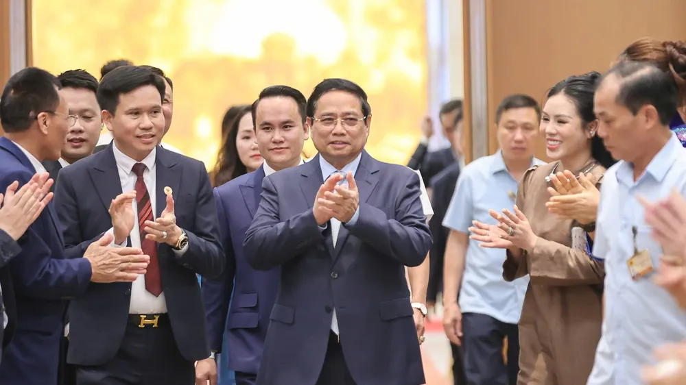 Thủ tướng Phạm Minh Chính đến hội nghị "doanh nghiệp góp phần vào tăng trưởng hai con số và Thủ tướng Chính phủ tri ân doanh nghiệp". Ảnh: VIẾT CHUNG