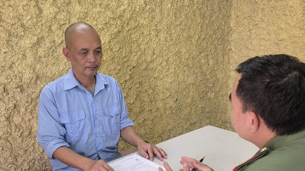 Bị can Nguyễn Thành Nam tại cơ quan công an. Ảnh: CÔNG AN HÀ NỘI