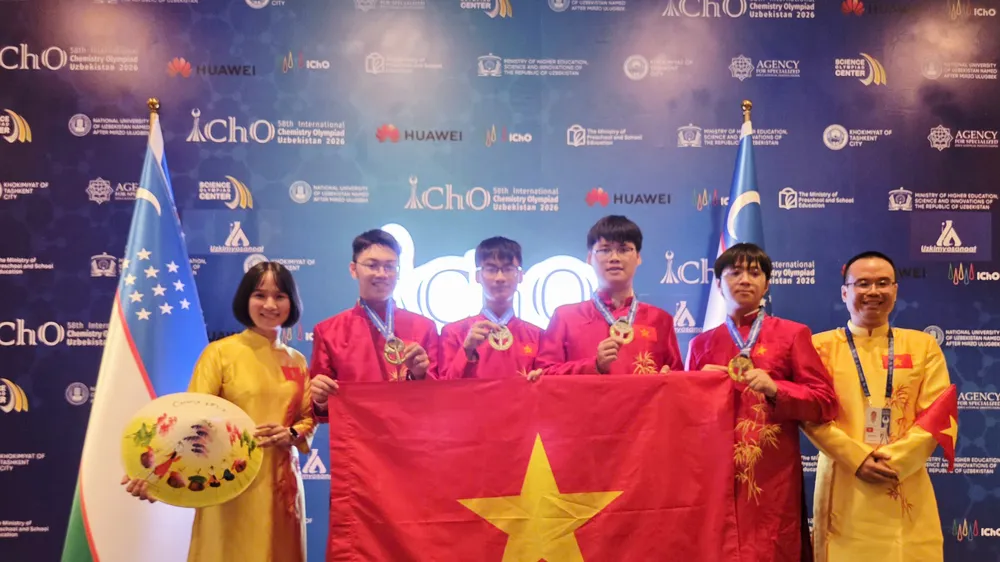 4/4 thành viên Đội tuyển quốc gia Việt Nam đạt Huy chương Vàng tại Olympic Hóa học quốc tế năm 2026. Ảnh: Bộ GD-ĐT