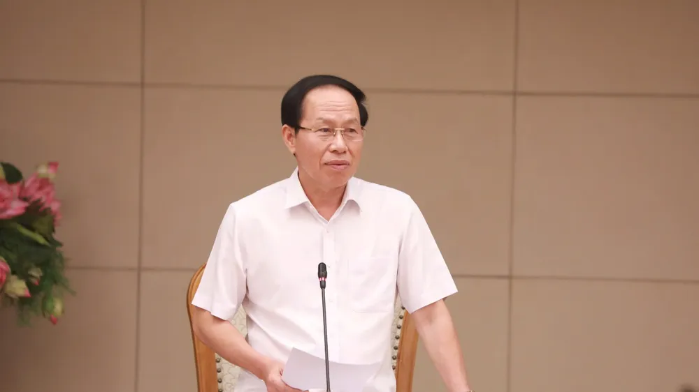 Phó Thủ tướng Lê Tiến Châu phát biểu kết luận cuộc họp với Bộ GD-ĐT. Ảnh: MOET