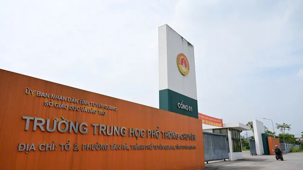 Bộ GD-ĐT giám sát tổ chức thi lại tại Tuyên Quang