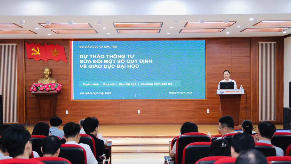 Bộ GD-ĐT tổ chức tọa đàm lấy ý kiến về dự thảo Thông tư sửa đổi, bổ sung quy định tuyển sinh đại học. Ảnh: THU TRANG