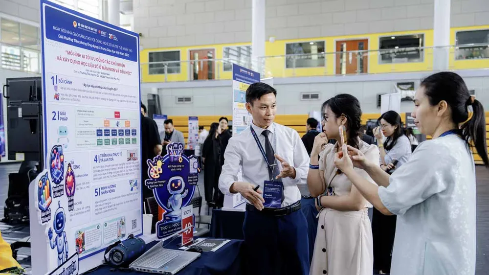 Cần đẩy mạnh hợp tác nhà trường – doanh nghiệp trong kết nối đặt hàng đào tạo nguồn nhân lực chất lượng cao cho các ngành công nghệ mới nổi. Ảnh: TRẦN MẠNH