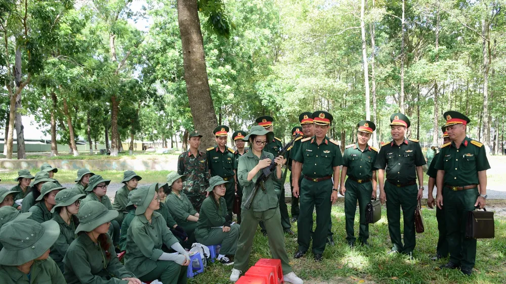 Giáo dục quốc phòng và an ninh là môn học chính khóa trong các trường THPT, đại học. Ảnh: MOET