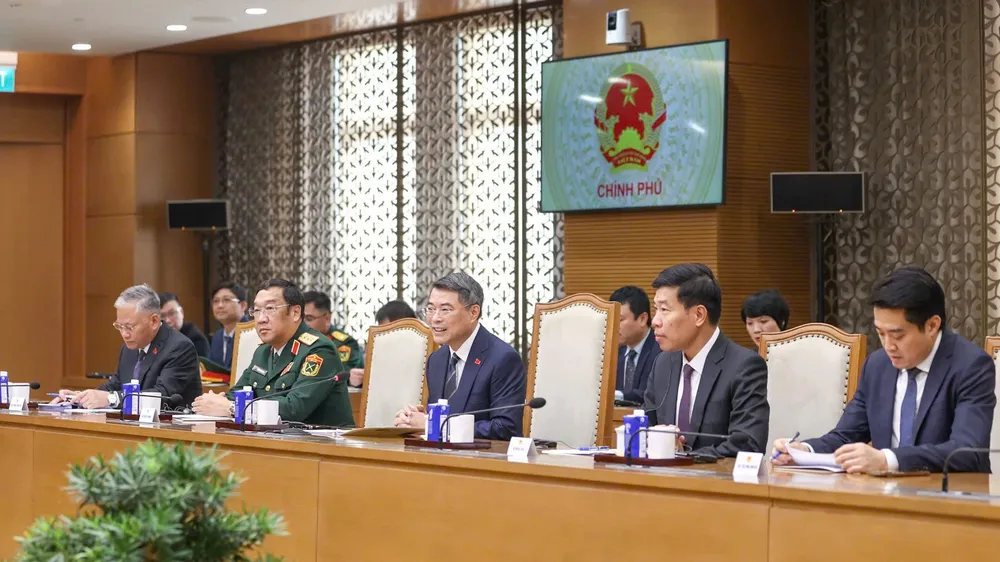 Thủ tướng Lê Minh Hưng tiếp Phó Thủ tướng, Bộ trưởng Bộ Quốc phòng Campuchia. Ảnh: VIẾT CHUNG