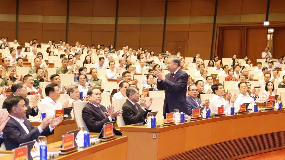Tổng Bí thư, Chủ tịch nước Tô Lâm và các đồng chí lãnh đạo, nguyên lãnh đạo Đảng, Nhà nước dự hội nghị tại điểm cầu Nhà Quốc hội sáng 16-10. Ảnh: QUANG PHÚC