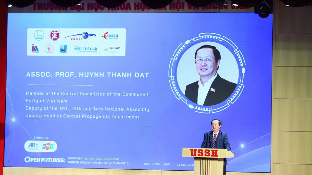 PGS-TS Huỳnh Thành Đạt, Phó Trưởng ban Tuyên giáo Trung ương phát biểu tại hội thảo. Ảnh: MAI PHẠM
